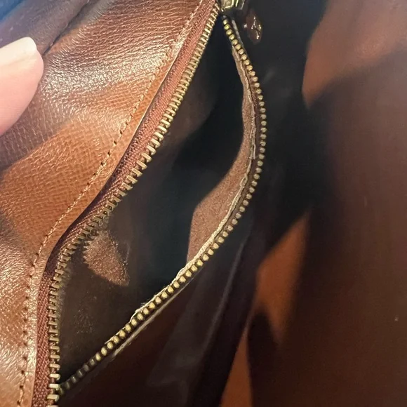 Louis Vuitton monogram 𝒻ℴ𝓇𝓂ℯ𝓇 clutch. - Picture 9 of 10